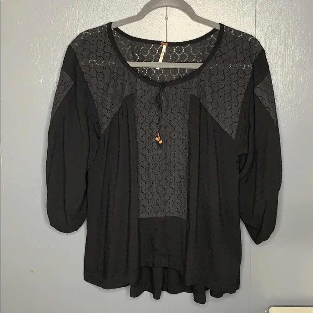 FREE PEOPLE Black 3/4 Sleeve Top‎